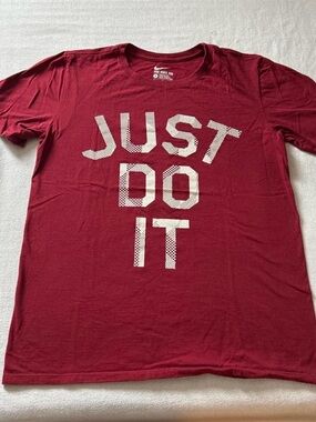 Nike Men's Short Sleeve Crew T-Shirt - Maroon